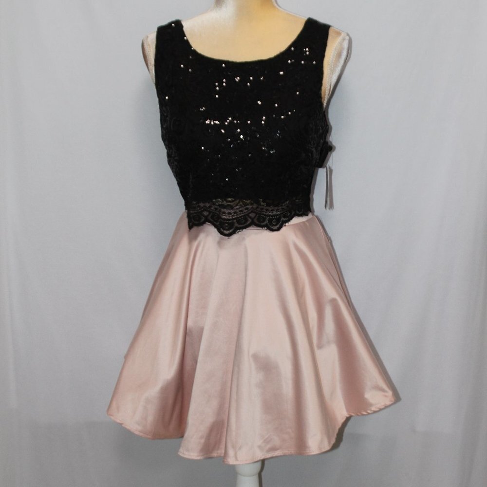 NWT Nordstroms City Triangles 2 Piece Black Sequin Crop Top and Circle Skirt